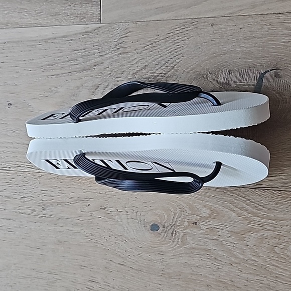 NWOT Edition Hotels Flip Flops - Picture 3 of 8